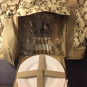 Insulated picnic bag